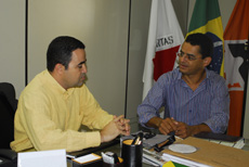 Eugênio Pinto prefeito de Itaúna visita Vladimir Azevedo visita do prefeito de itana ao gabinete do prefeito vladimir - 09-01-2009 5